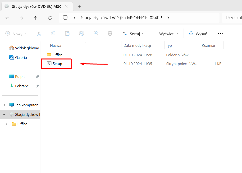 Okno zamontowanego napędu — kliknij dwukrotnie plik Setup